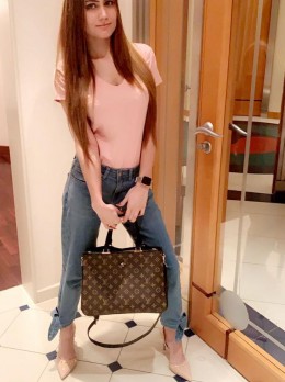 Escort in Dubai - Akshita Call Whatsapp Directly NOW